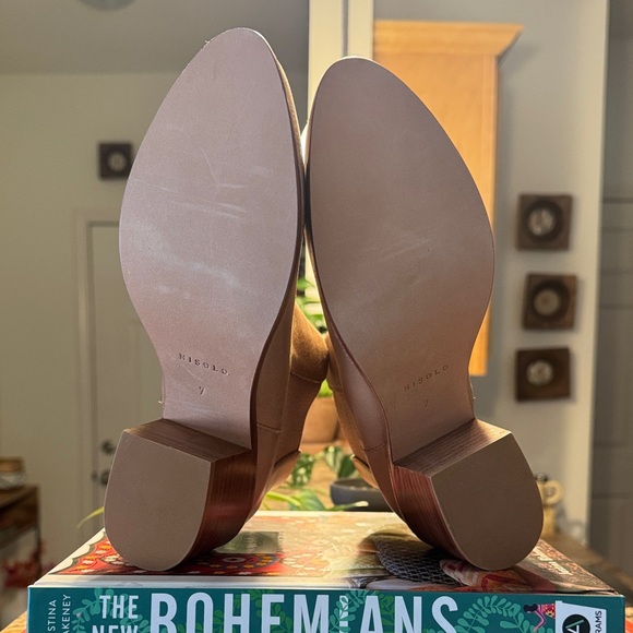 Nisolo Size 7 Leather Ankle Boots - Picture 4 of 6